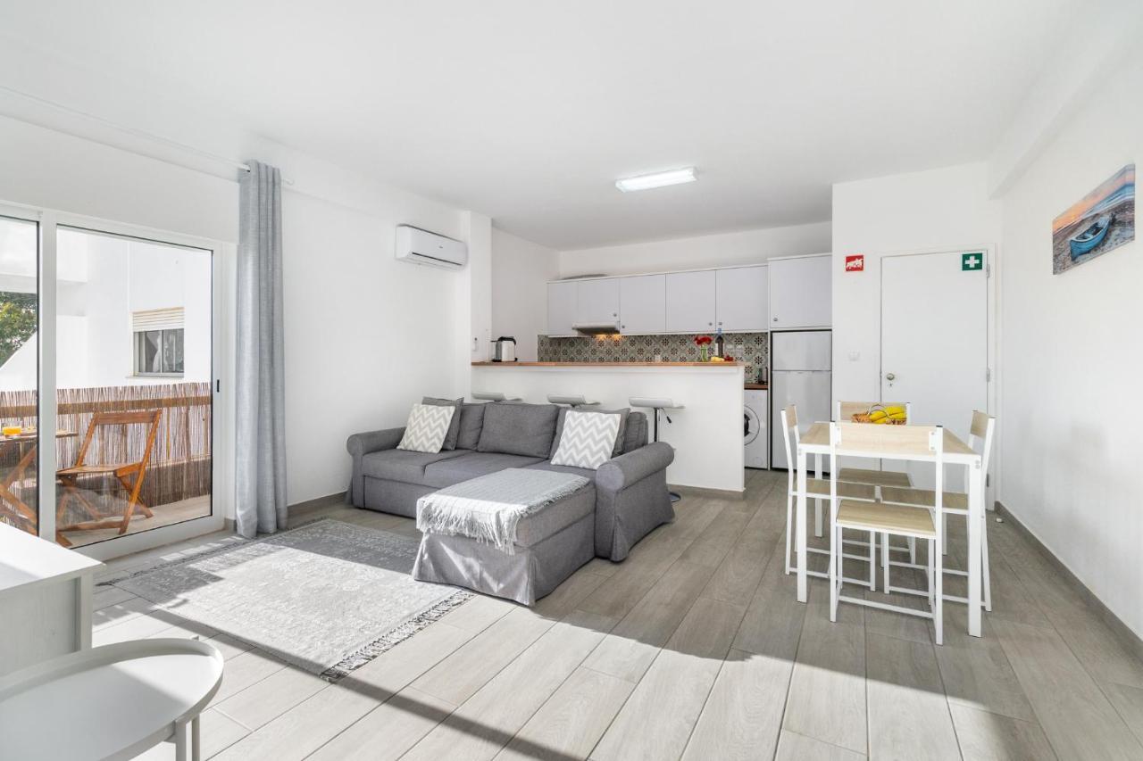 Apartamento Cor Do Mar - Sunny, Clean And Spacious Apartment With Sea View, In Alvor - Very Close Walking Distance To The Beach And Alvor Village ภายนอก รูปภาพ